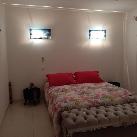 Les Collines D'Ugernum Bed & Breakfast บูแคร์ ภายนอก รูปภาพ